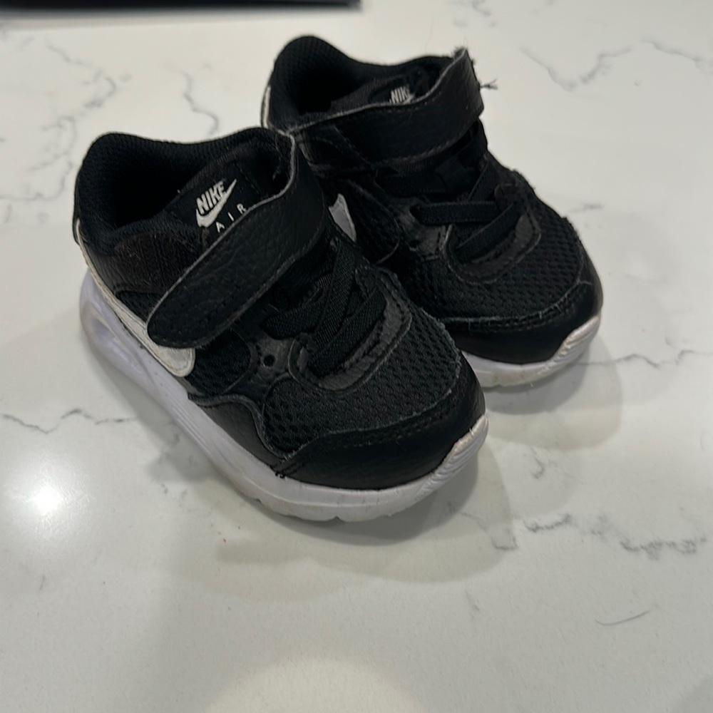 Kids size 4c nike air max.
